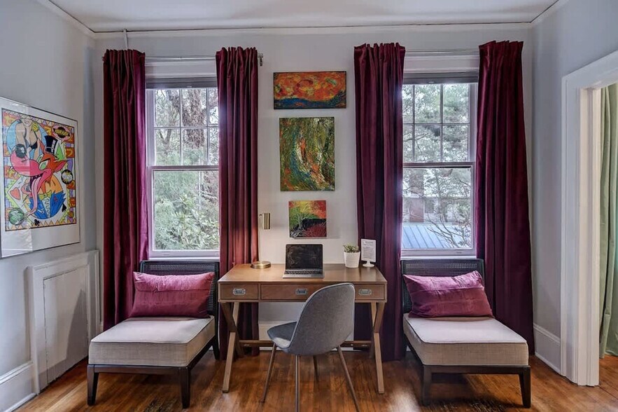 Building Photo - 518 Lamar Ave