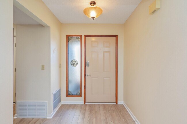 Building Photo - 101 Cedar Ridge Way