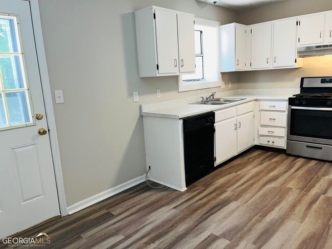 Building Photo - 8975 Stonebridge Blvd