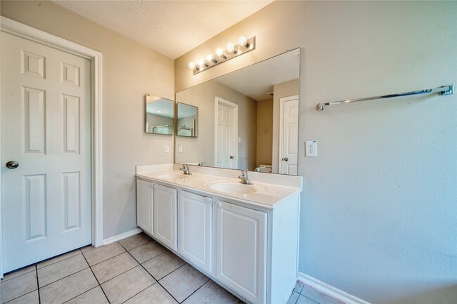 Building Photo - 2907 Hackamore Ln