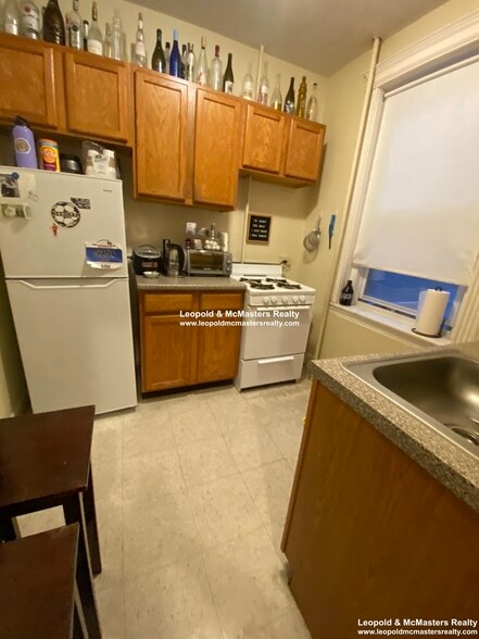 Building Photo - 38 Gardner St