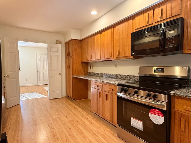 Building Photo - 71 Oak Knoll Dr