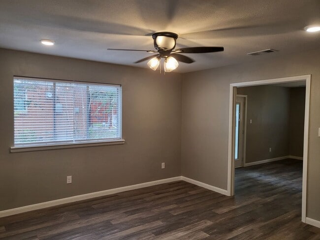 Building Photo - 1213 Carroll Dr