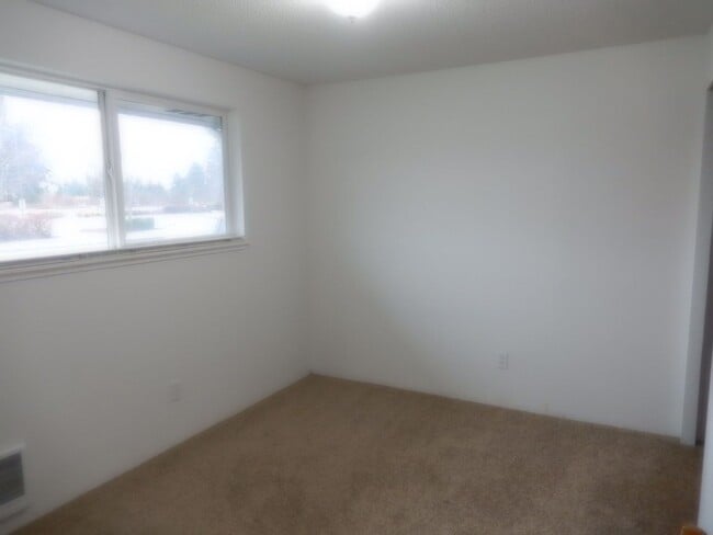 Building Photo - Renovated apartment for Rent