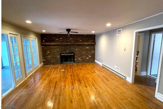 Building Photo - 358 Lake Shore S