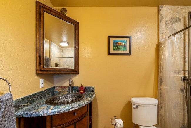 Building Photo - Beautiful turnkey furnished 1- Bedroom 1-bath condo at Fairway Terrace