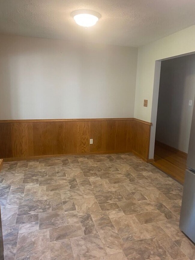 Building Photo - Ranch home with two car garage located on over 1/2 acre