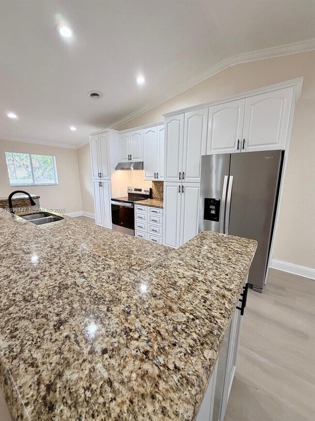 Building Photo - 10722 La Placida Dr