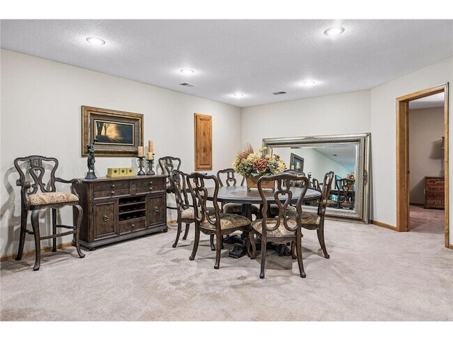 Building Photo - 18464 Farmstead Cir