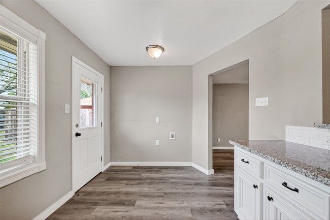 Building Photo - 3613 Truxton Dr