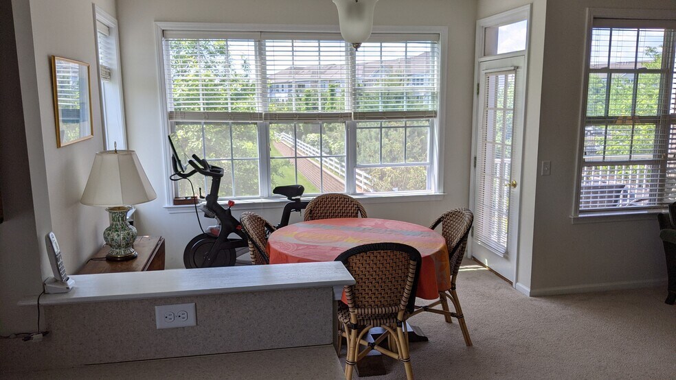 Building Photo - 627 Timberlake Dr