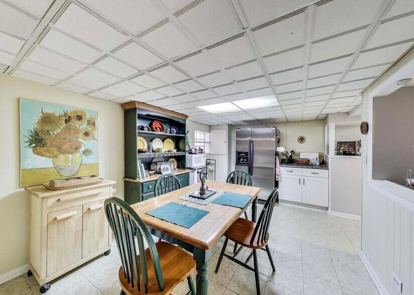 Dining - 4618 W Montana St