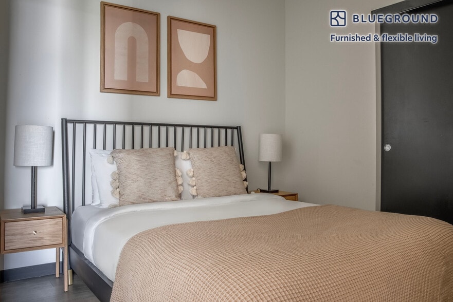 Building Photo - 15566 NE 22 Pl