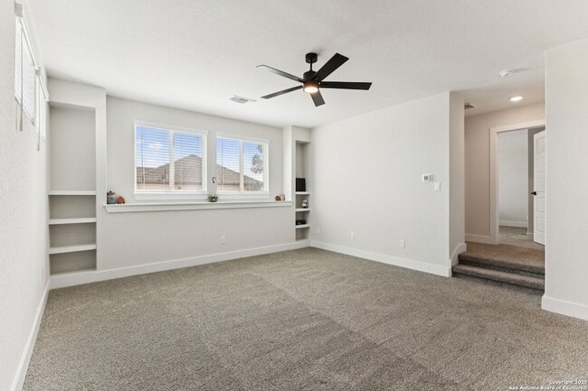 Building Photo - 462 Vamanos
