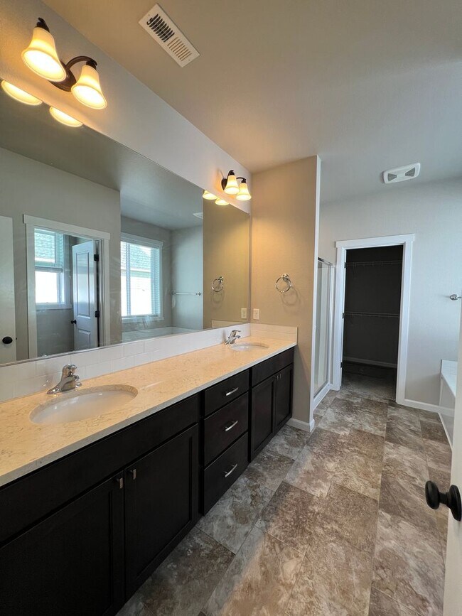 Building Photo - Newer Construction Home in Mae Valley!