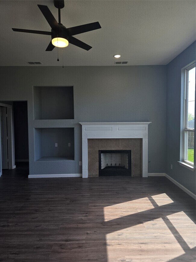 Building Photo - 5210 Benton Dr