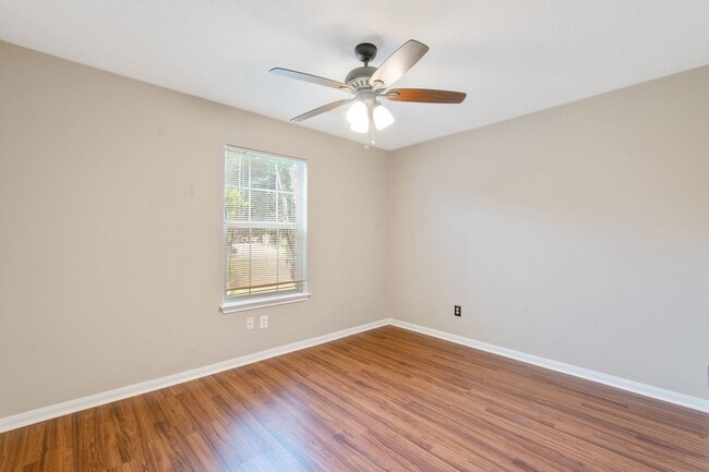 Building Photo - 16225 Summerset Estates Blvd