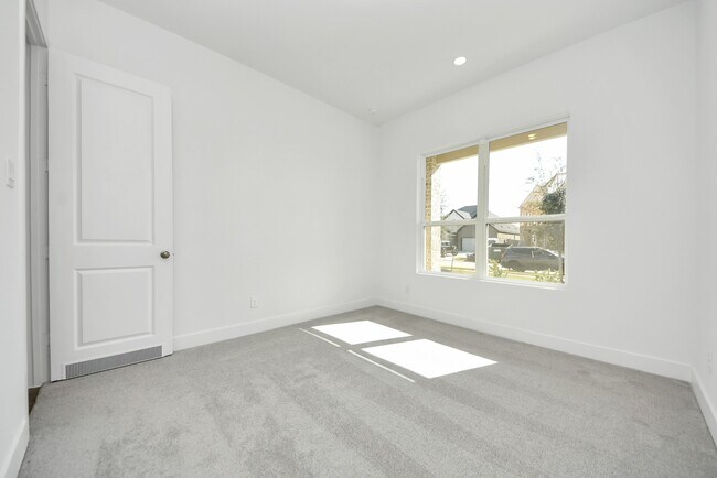 Building Photo - 31046 Vintage Crk Ln