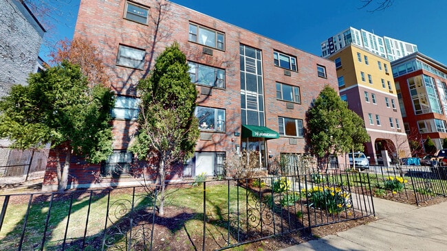 Building Photo - 70 Jamaicaway