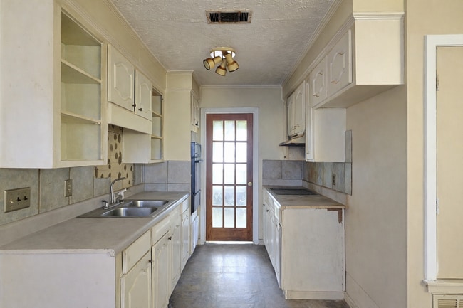 Building Photo - 6605 George Washington Dr