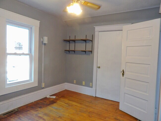 Building Photo - 3 Bedrooms | 2 Bathrooms Near UofM