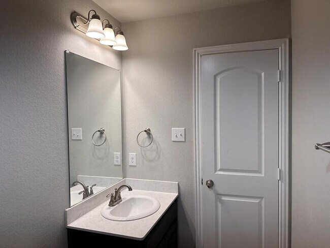 Building Photo - 6801 Jade Dr