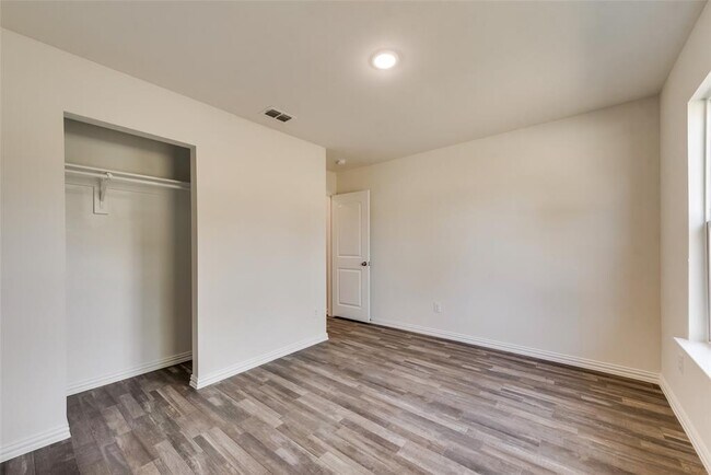 Building Photo - 2035 Clay St