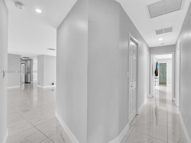 Building Photo - 406 Sailboat Cir