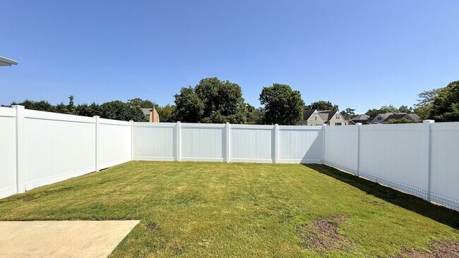 Building Photo - 306b Spinnaker St