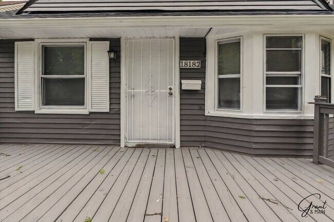 Building Photo - 18182 Heyden St