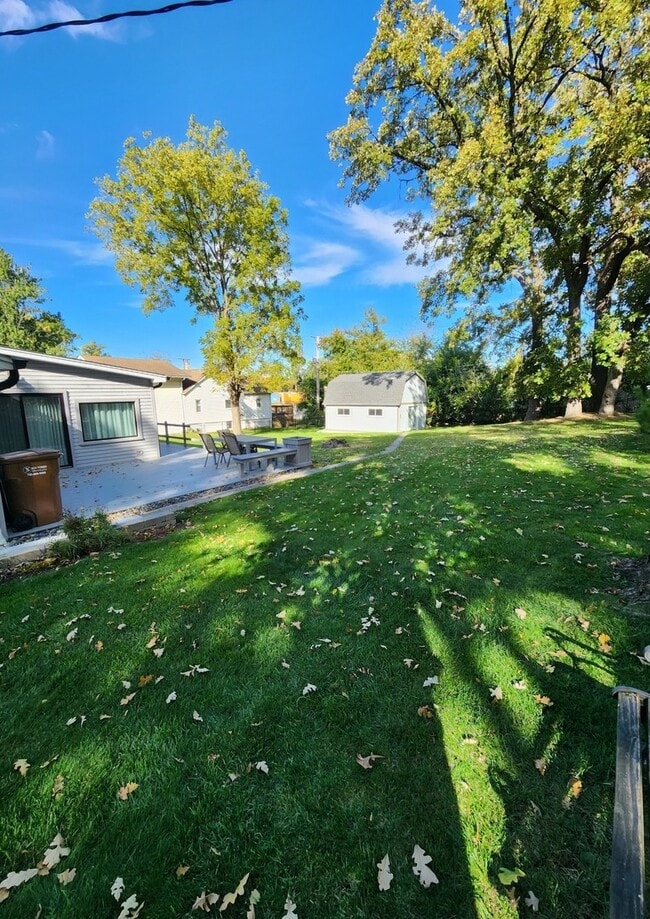 Building Photo - 106 Mound St