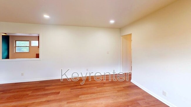 Building Photo - 424 Bridge View Ln