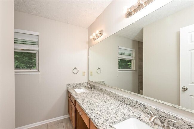 Building Photo - 10450 Summer Creek Dr