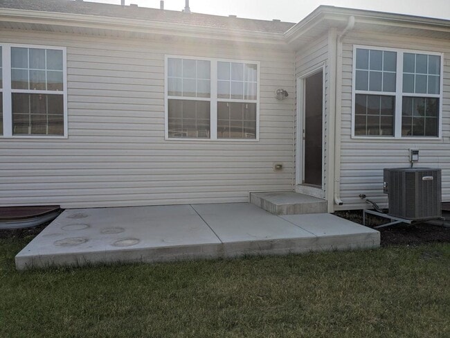 Building Photo - 2 Solara Ct