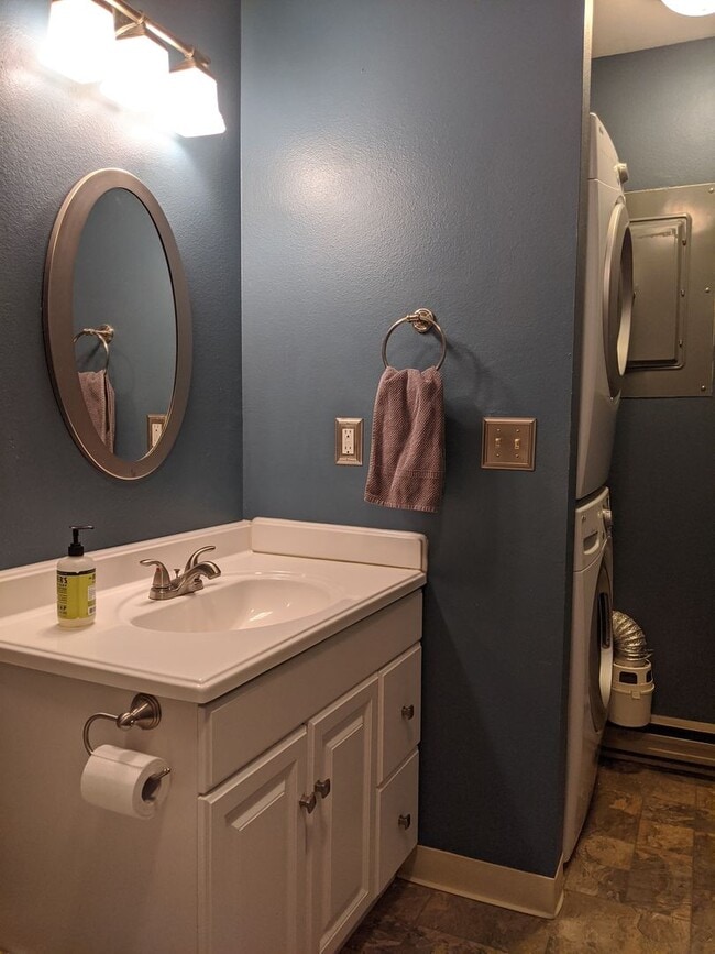 Building Photo - Spacious 3BR/2BA Silverthorne Condo – Prime Mountain Location