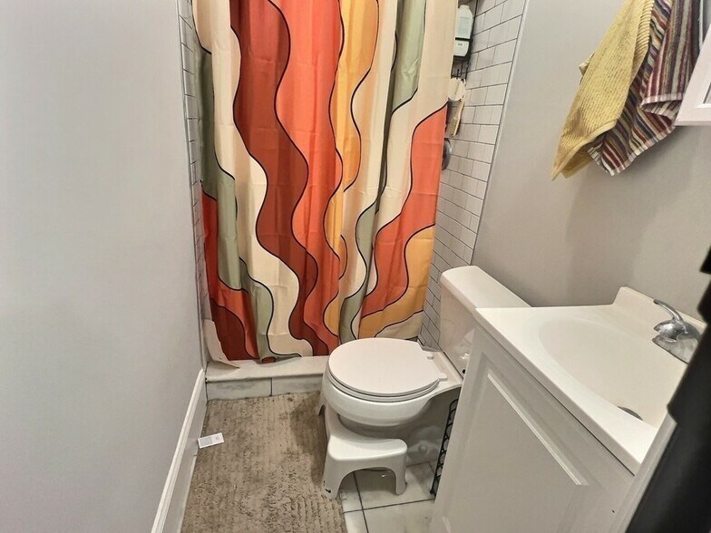 Building Photo - 255 Paris St