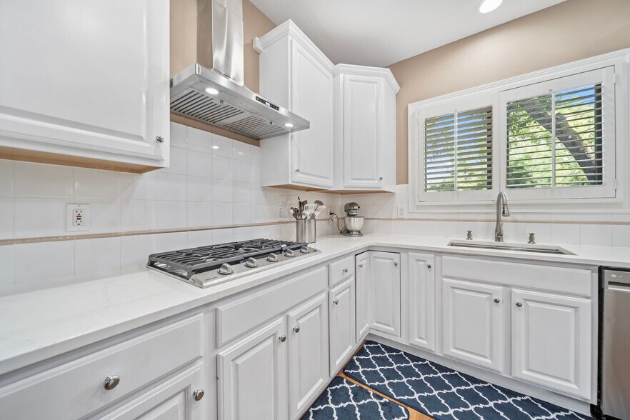 Building Photo - 4939 Stonehaven Dr