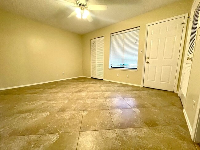 Building Photo - **Move In Special-50% Off First Months Rent**