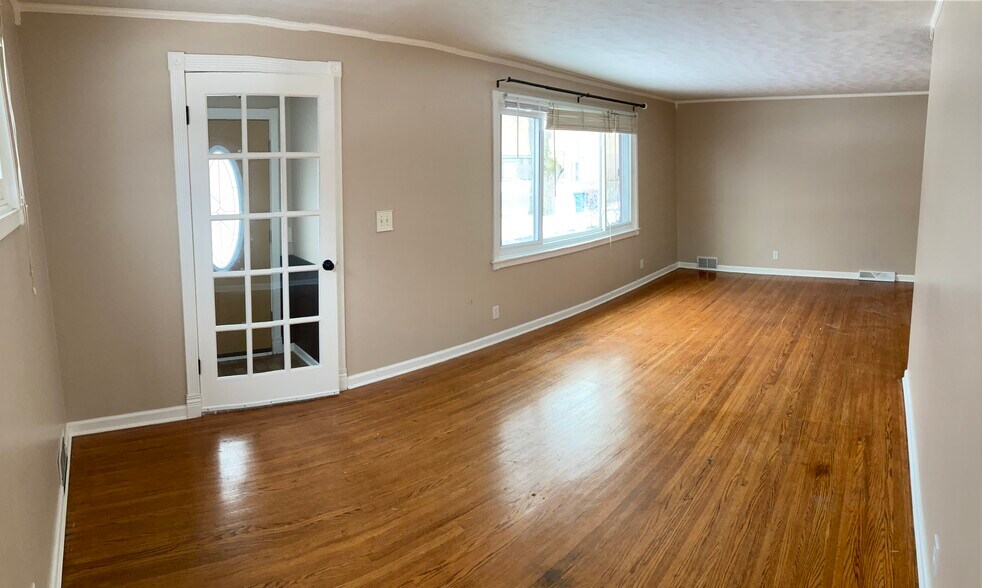 Building Photo - 592 Dorrance Ave