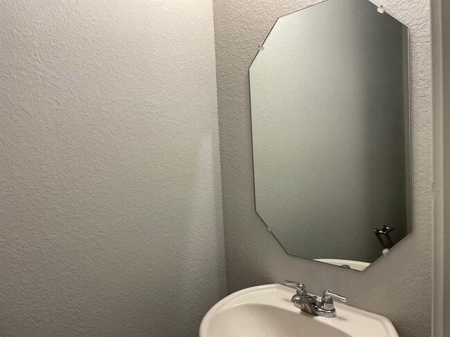 Building Photo - 665 Donegal Ln