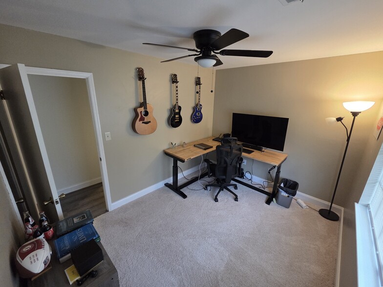 Building Photo - 128 Bluegrass Dr