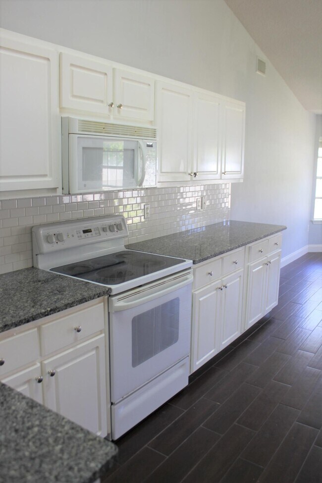 Building Photo - 2467 Heritage Cir