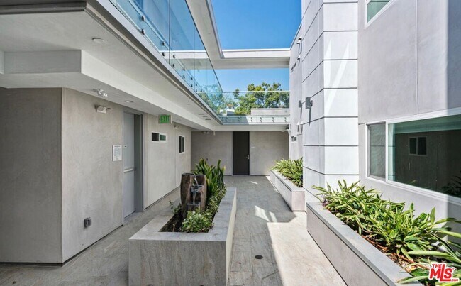 Building Photo - 2336 Westwood Blvd