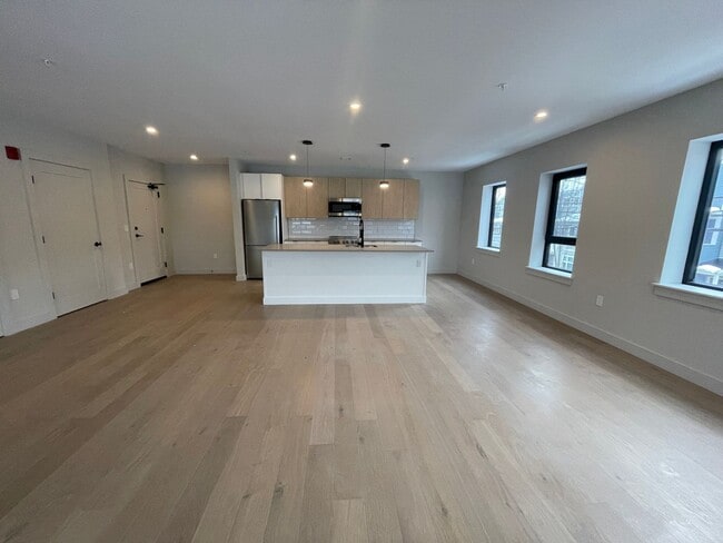 Building Photo - New construction condo available now!