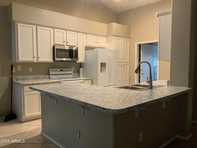 Building Photo - 6337 E Rochelle St