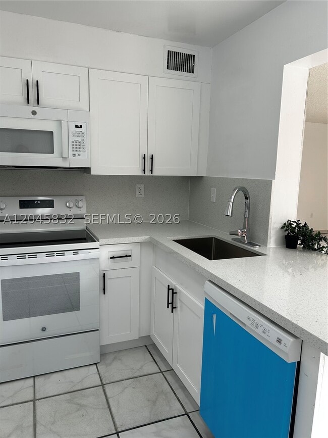 Building Photo - 301 W Park Dr