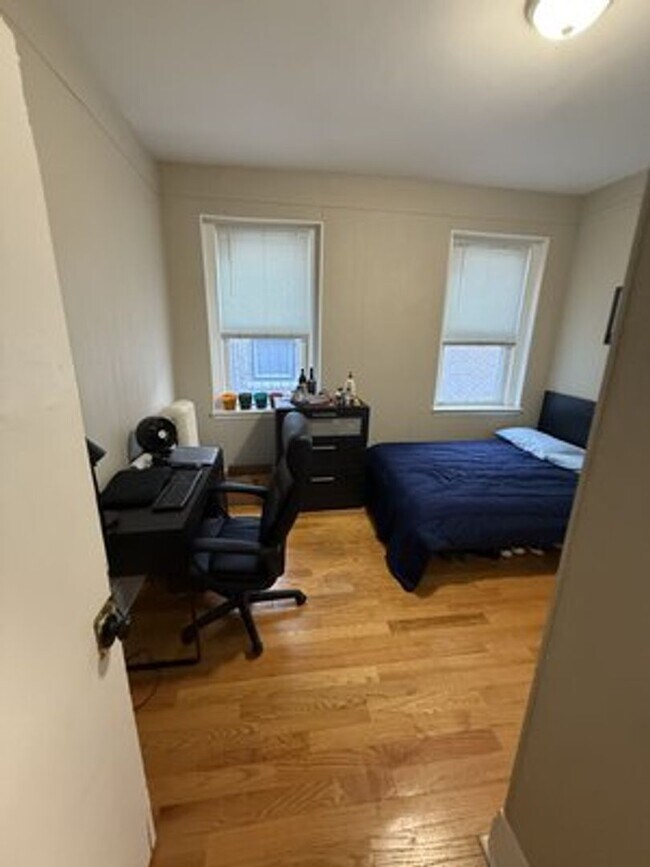 Building Photo - KENMORE 2 Bedroom Apt. - 9/1/26 (NO BROKER FEE)