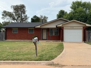Building Photo - Remodeled in MacArthur School District!