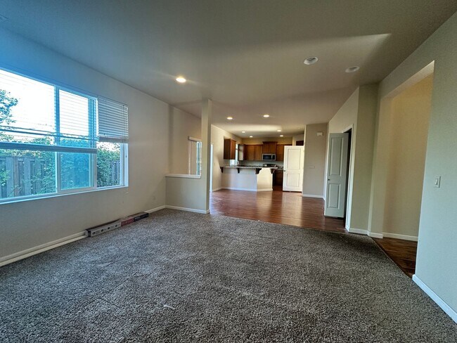 Building Photo - 2687 NW Beehollow Ln