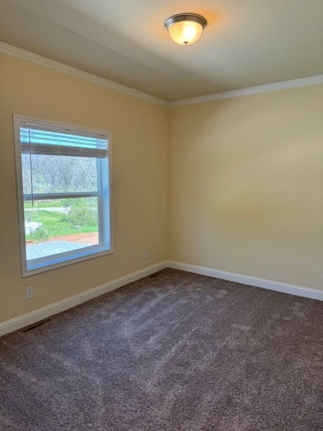 Building Photo - Peaceful and Serene Country Setting Mobile Home on 1.3 Acres